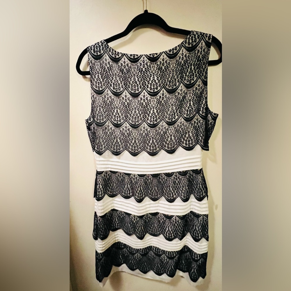 BCBG MAXAZARIA dress Black and white lace/silk - Picture 2 of 3
